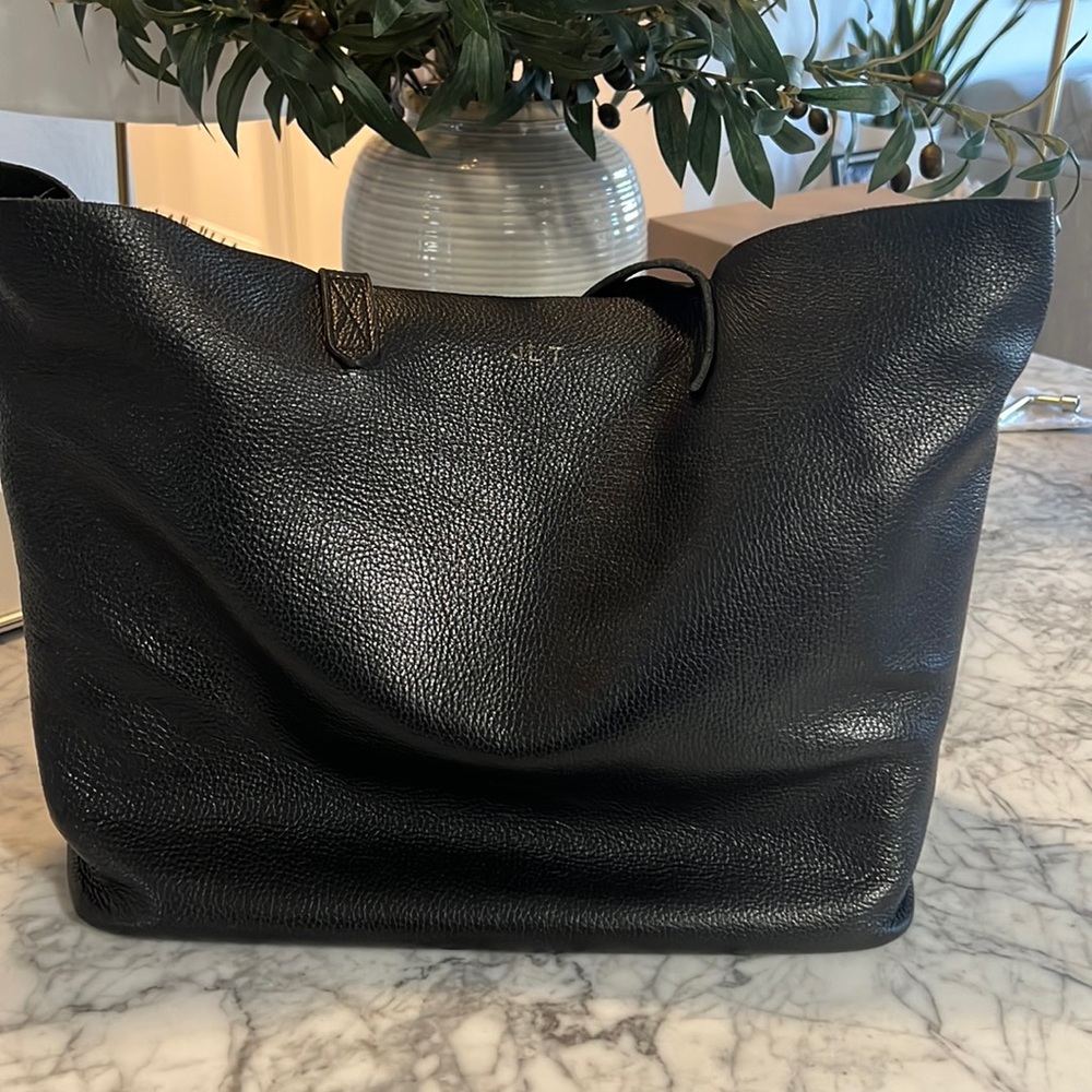 Cuyana tote with organization insert. Black.